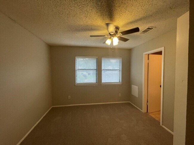 Building Photo - 12307 Deer Falls Dr