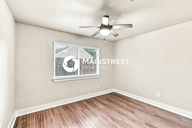 Building Photo - 4 Bedroom Pet-Friendly Home in Houston, TX with Main Street Renewal
