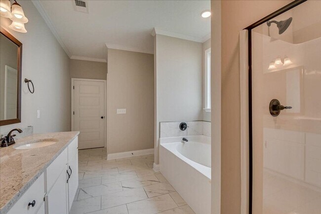 Building Photo - 118 Myrtle Grv Trl
