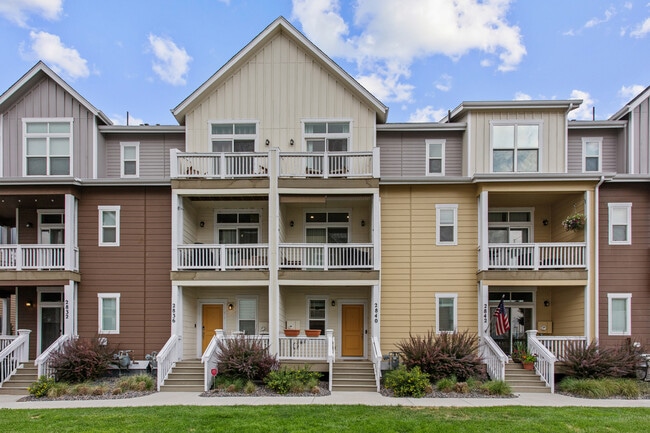 Building Photo - 2840 S Fox Ct