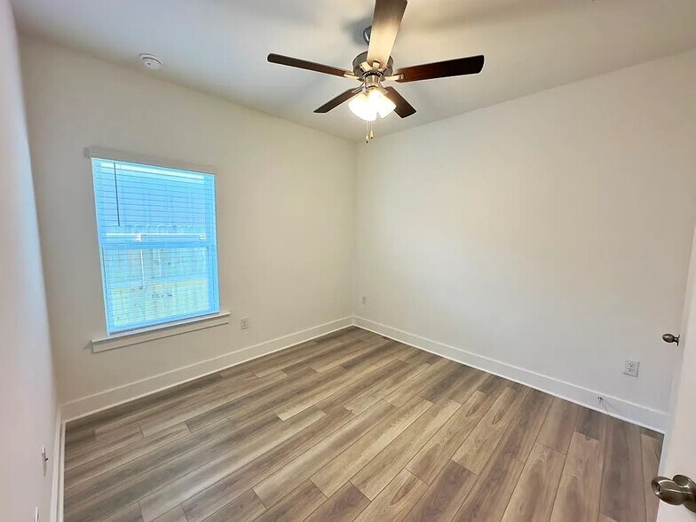 Building Photo - 3679 Applewood Dr