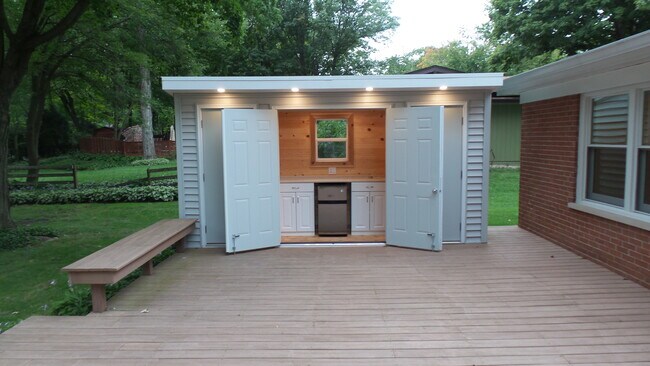 Building Photo - 317 E Forest Ln
