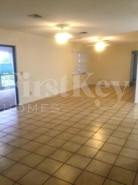 Building Photo - 132 Santander Ct