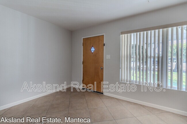 Building Photo - 3007 W Lathrop Rd