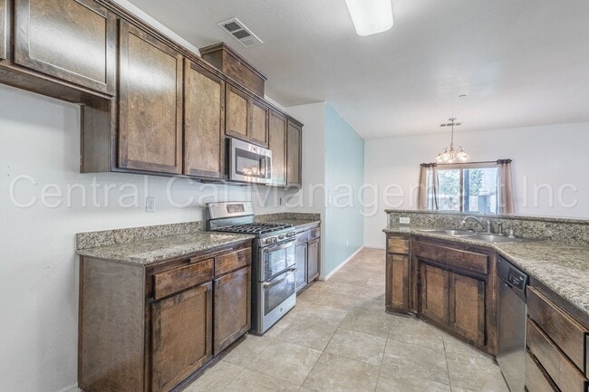 Building Photo - 4 Bedroom, 2 Bath Home - $2450 per month!