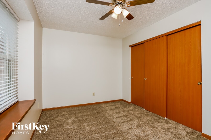 Building Photo - 515 Misty Moss Ln