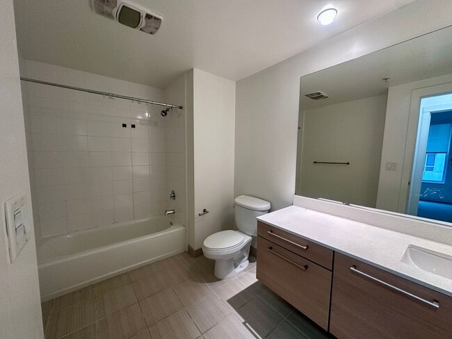 Building Photo - Modern 1 Bedroom Condo in SOMA!