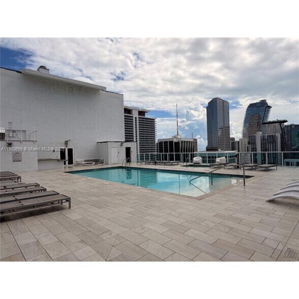 Building Photo - 133 NE 2nd Ave