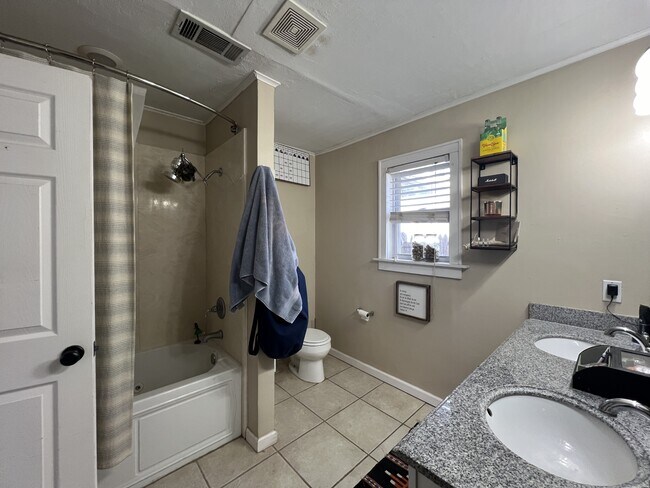 Building Photo - 2514 21st St