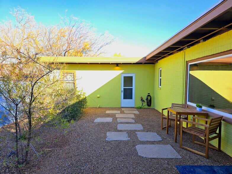Building Photo - 619 N Jerrie Ave
