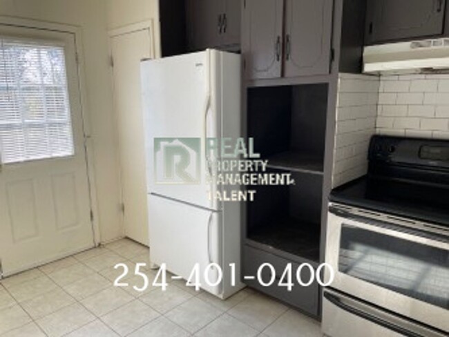 Building Photo - 2 Bedroom, 1.5 Bathroom Duplex Townhome fo...
