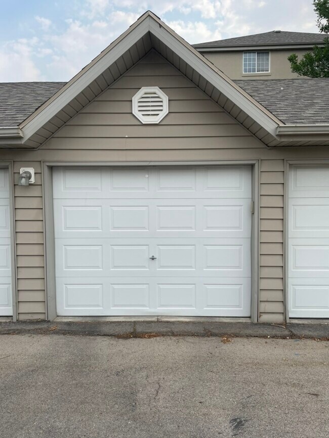 Building Photo - 1430 Westbury Way