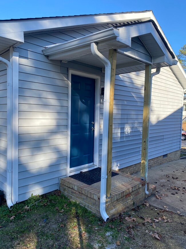 Building Photo - 2206 Emerson Pl