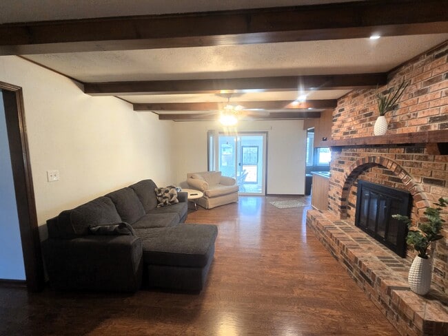 Building Photo - 3345 S Jefferson Ave