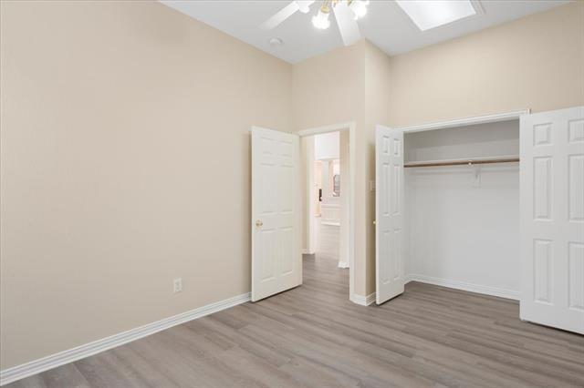 Building Photo - 1404 Parkwood Dr