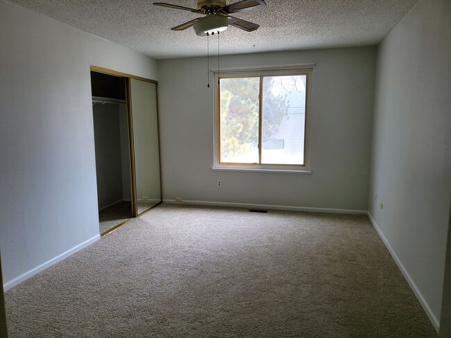 Building Photo - FANTASTIC 2 BEDROOM TOWNHOUSE IN THORNTON,...