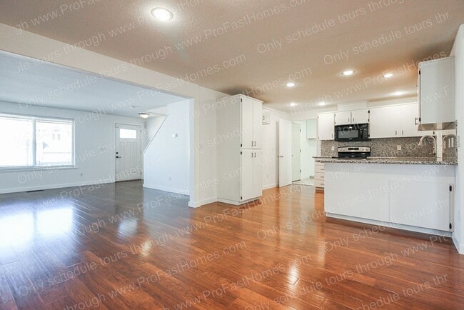 Building Photo - 11046 SE Henderson Dr