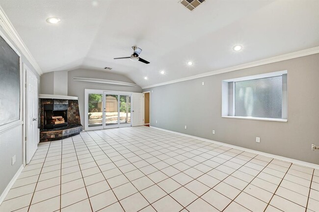 Building Photo - 9403 Longvale Dr