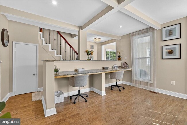 Building Photo - 426 Main St