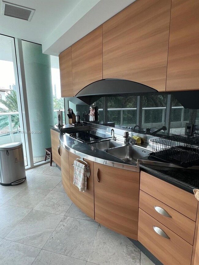 Building Photo - 19955 NE 38th Ct