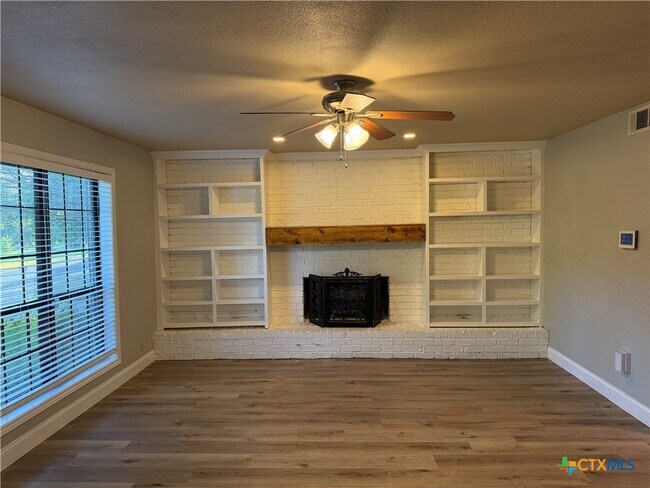 Building Photo - 506 Pecos Trail