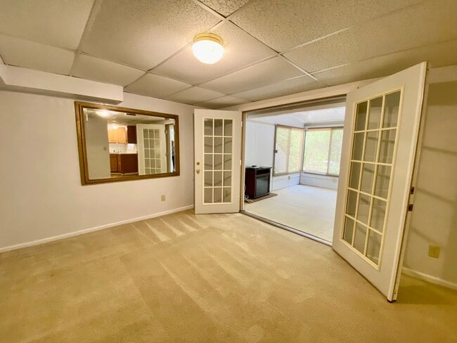 Building Photo - South AVL - Spacious 1/1 Apt with Sunroom!