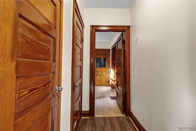 Building Photo - 37 Alsace Ave