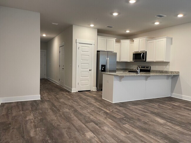 Building Photo - 1630 Iroquois Ct