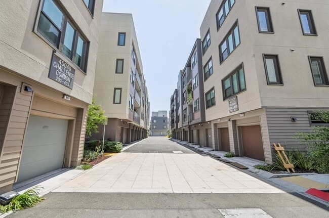 Building Photo - GBlvd