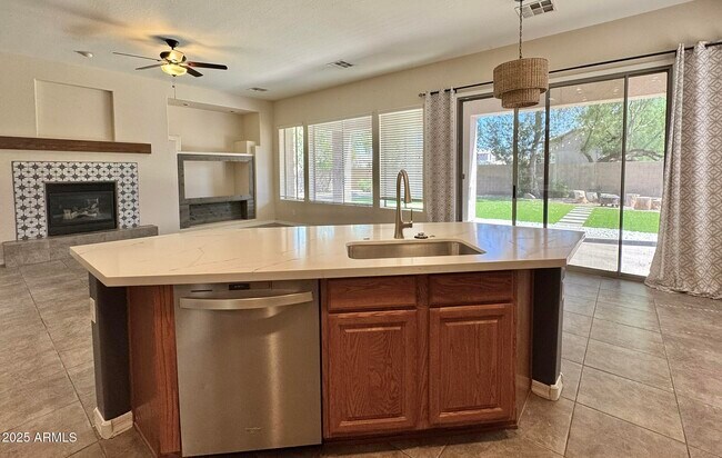 Building Photo - 2671 S Dragoon Dr