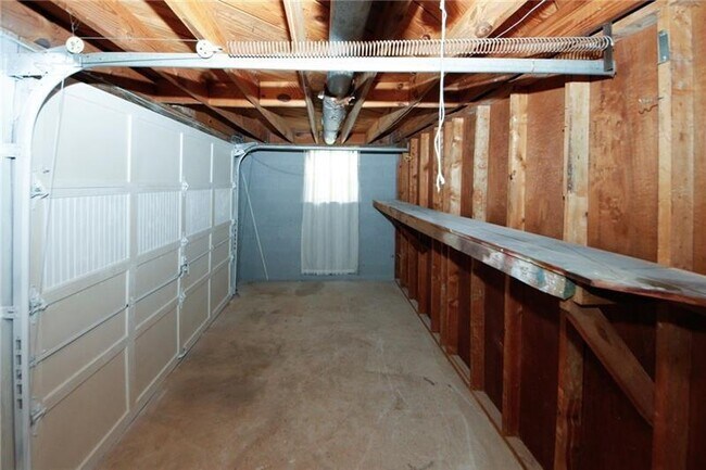 Building Photo - 840 Howard Ct SW