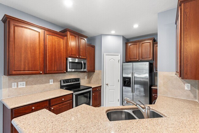 Building Photo - 6745 Breezy Palm Dr