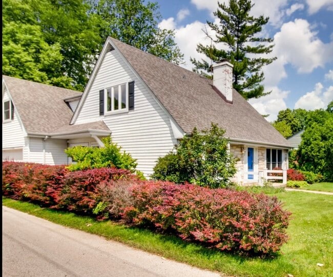 Primary Photo - 1058 Wilmette Ave
