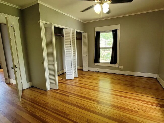 Building Photo - "Spacious 5-Bedroom Retreat with Fireplace Charm on S Broadway!"