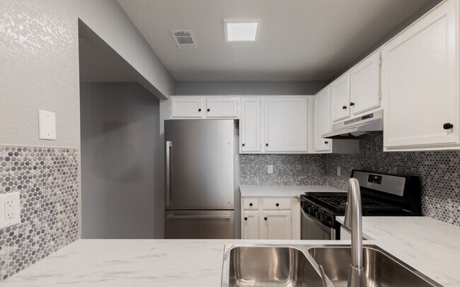 Building Photo - Rawhide Loop, 317/319