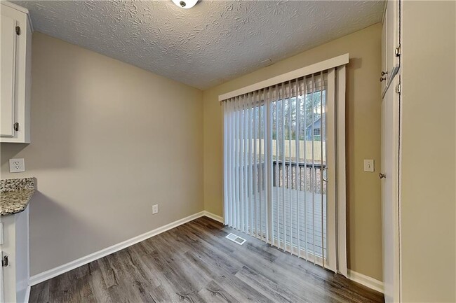 Building Photo - 647 Sunshine Trce NW