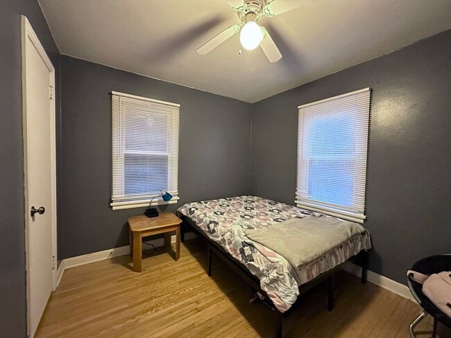 Building Photo - Available August!  Cozy 2 Bedroom, 2 Bathr...