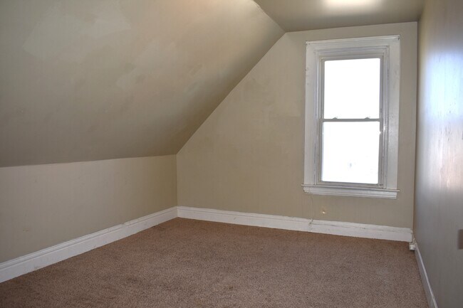 Bedroom 2 - 2005 McLean St