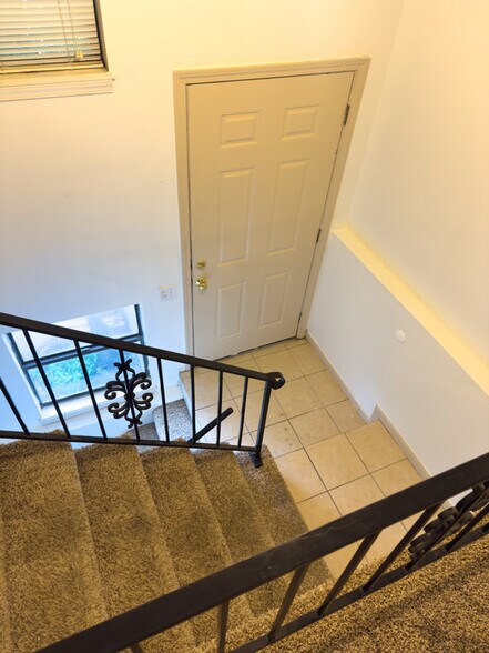 Building Photo - 410 NE 81st St