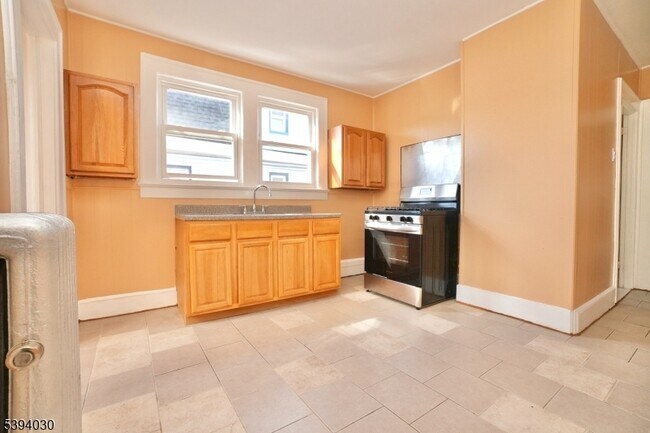 Building Photo - 180 Hobson St