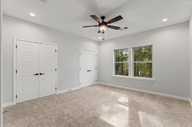 Building Photo - 7007 Longmire Cir