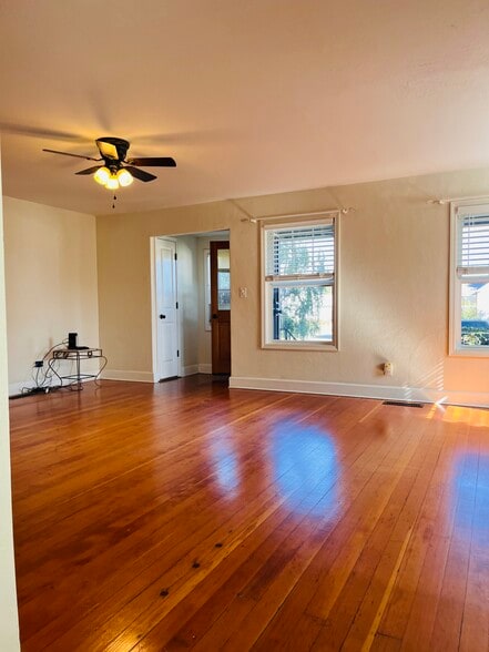 Building Photo - 233 Cherry Way