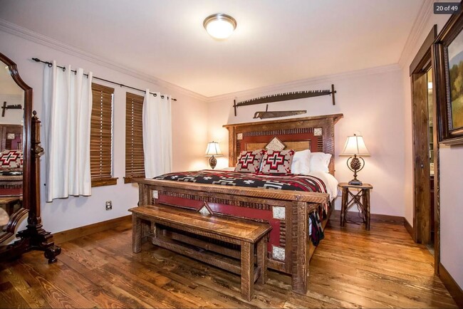Building Photo - Beautiful Fully Furnished 4 Bed 3 Bath Home