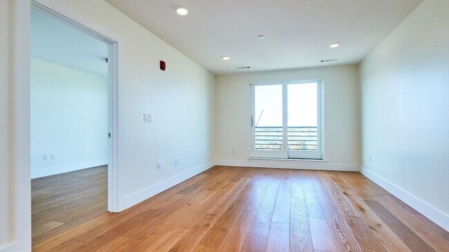 Building Photo - 250 Meridian St