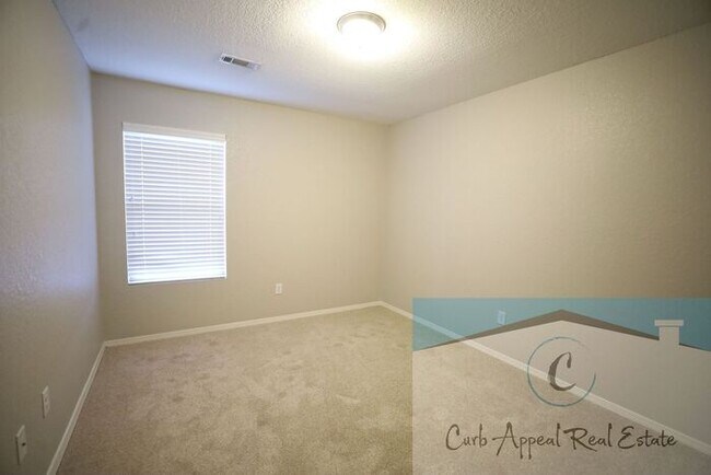 Building Photo - Beautiful 3 bed / 2 bath home with fenced back yard - Nettleton!!