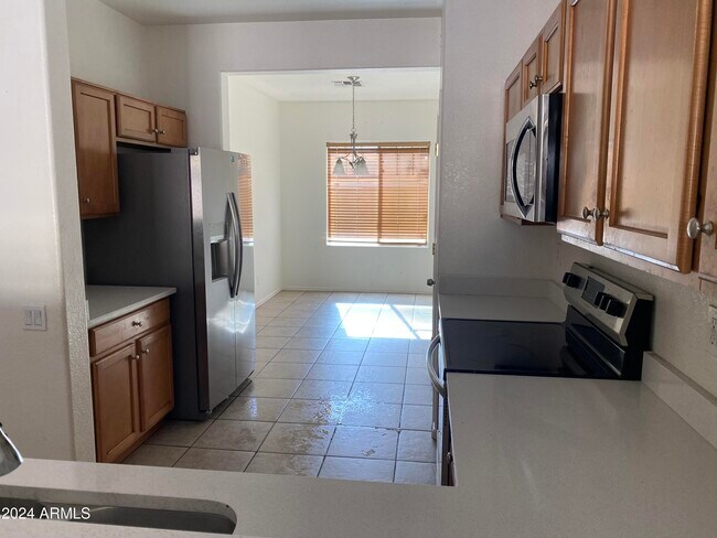 Building Photo - 11634 W Western Ave