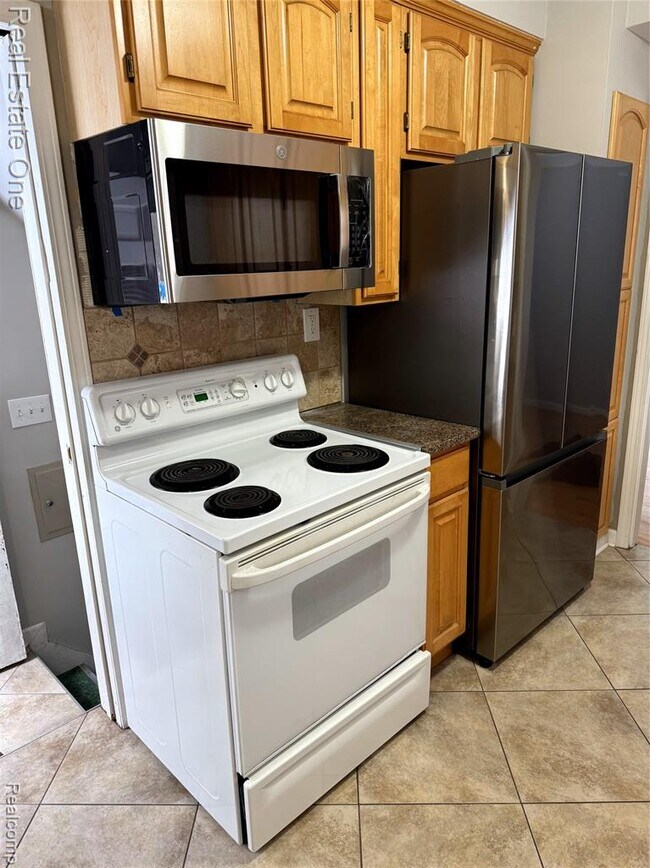 Building Photo - 3921 Custer Ave