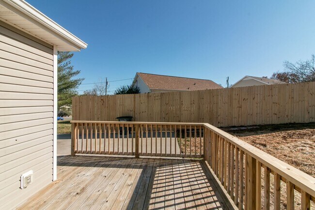 Building Photo - 940 Applegrove Cir