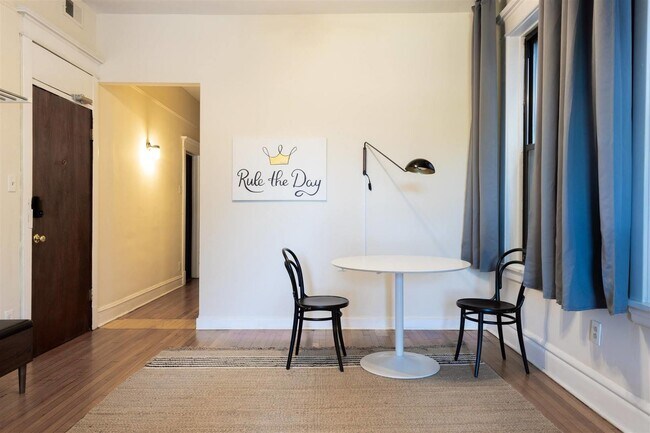 Building Photo - 1542 N Oakley Blvd