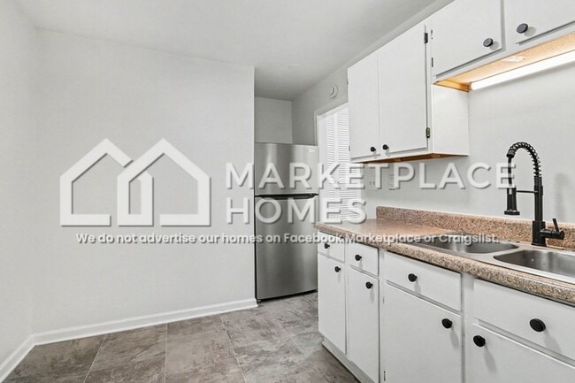 Building Photo - 2996 Palm Dr